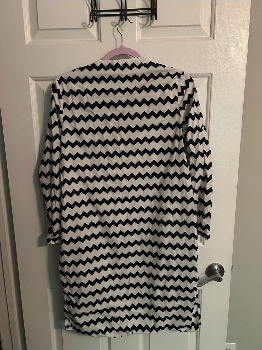 Urban Renewal Black & White Chevron Shift Dress - Picture 4 of 5